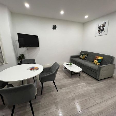 F4 Luxury Stays One Bed Apartment With Parking Илфорд Екстериор снимка